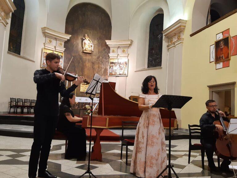 Ultra Musicam wykonujący muzykę barokową na żywo